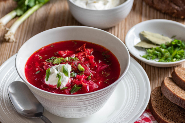 Борщ – это традиционное блюдо славянской кухни. Его насыщенный вкус и яркий цвет делают его идеальным первым блюдом для любой трапезы.